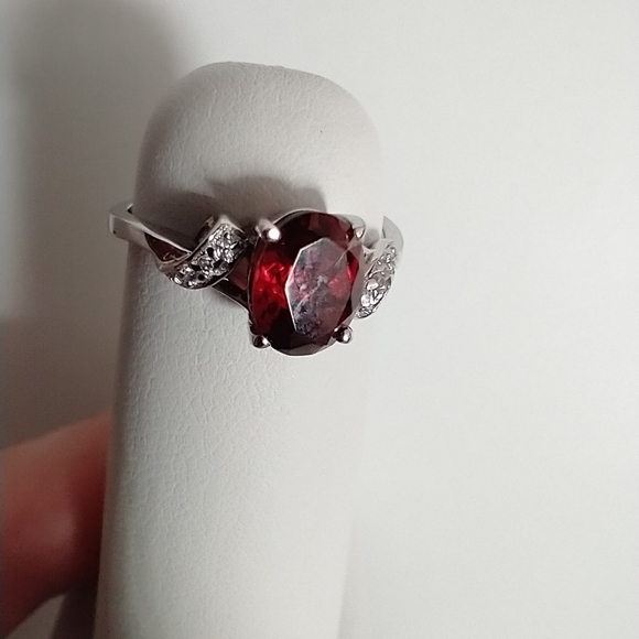 Genuine Garnet and Sterling Silver ring - Picture 5 of 10